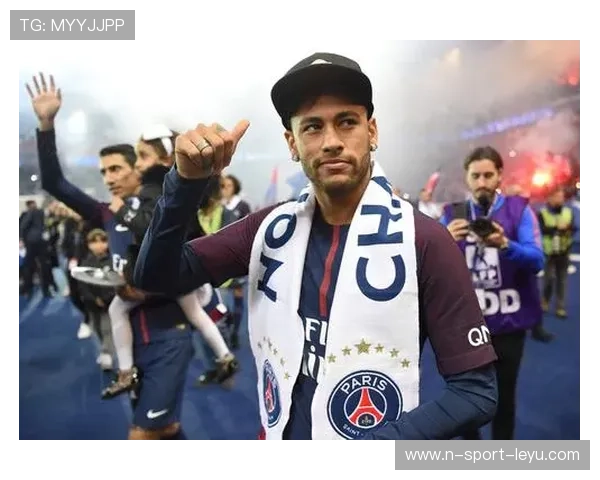 巴黎门前混战整理，内马尔贴地推射建功